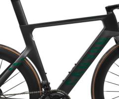 2024 Canyon Aeroad CFR Di2 Road Bike (KINGCYCLESPORT)